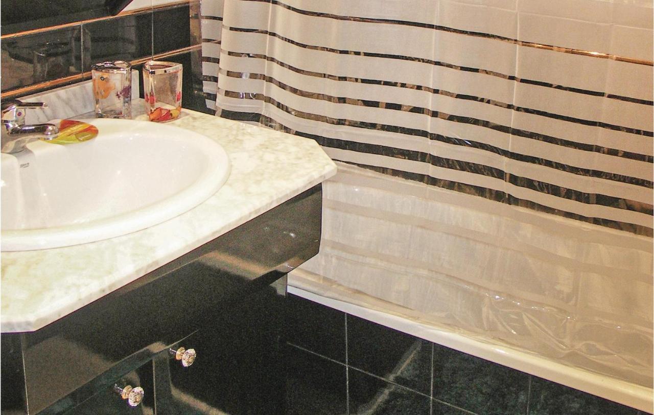 2 Bedroom Nice Apartment In Гвардамар-дель-Сегура Экстерьер фото
